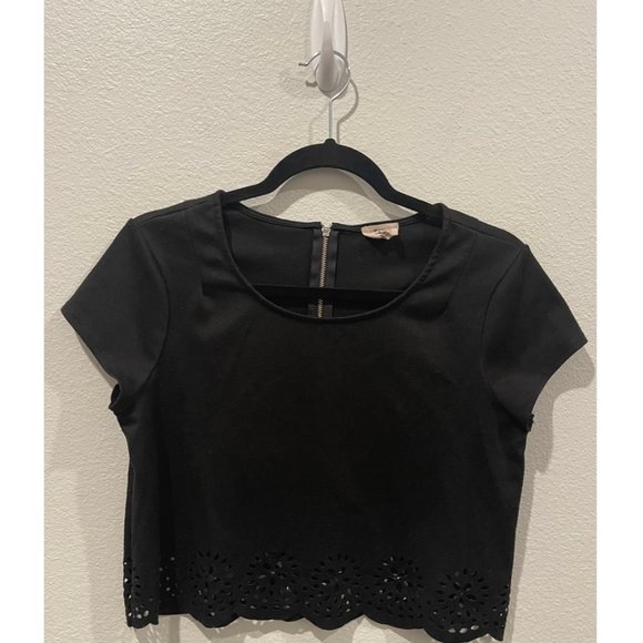 PINS AND NEEDLES Eyelet Black Crop Top - Picture 1 of 5